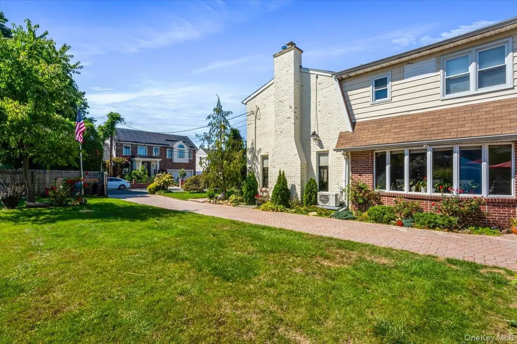 2957 214th Place Bayside NY 11360
