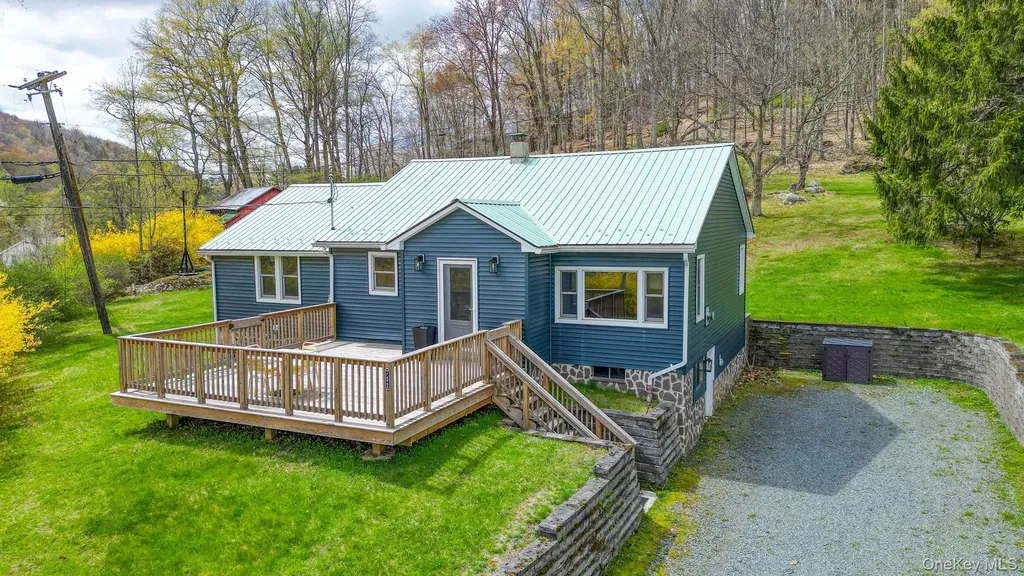 711 Sundown Road Sundown NY 12740