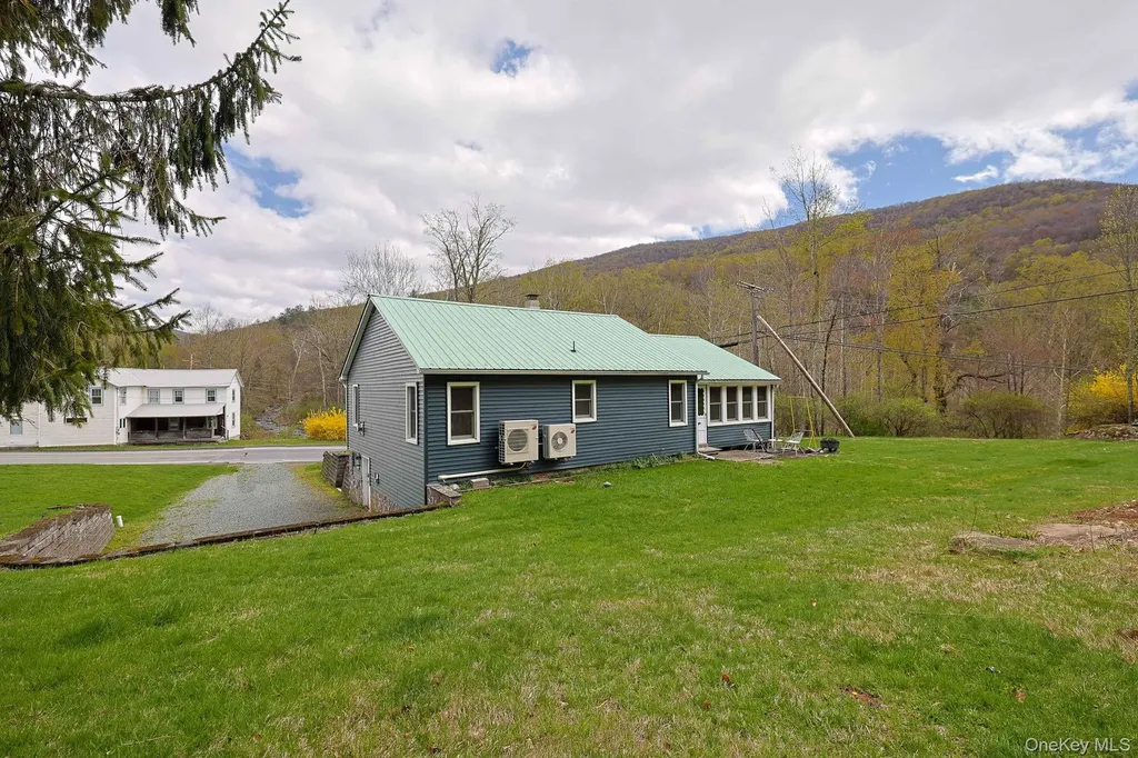 711 Sundown Road Sundown NY 12740