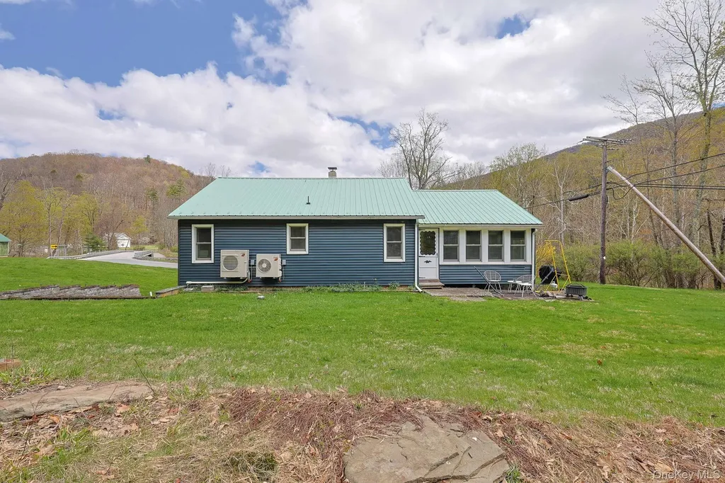 711 Sundown Road Sundown NY 12740