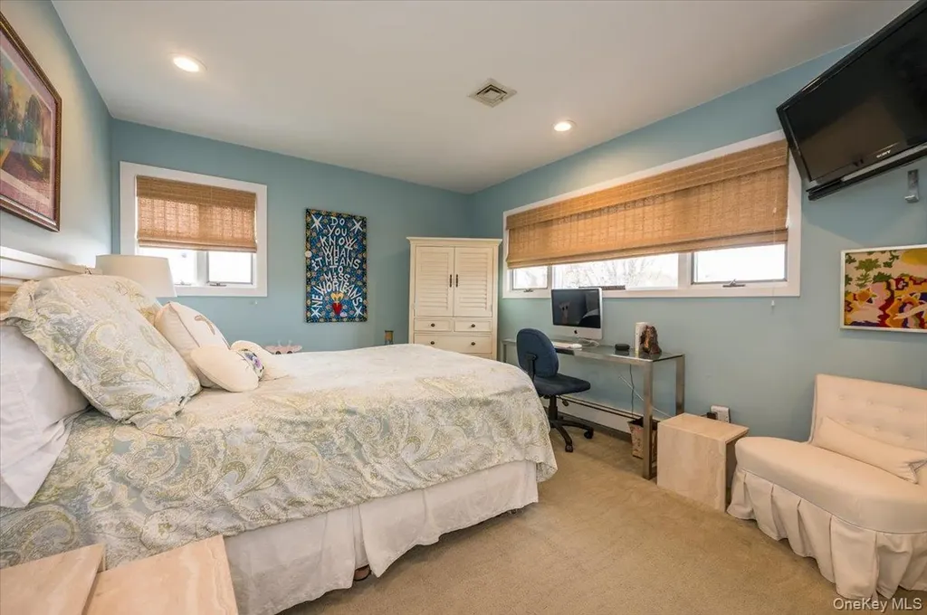 22 Willa Way Massapequa NY 11758