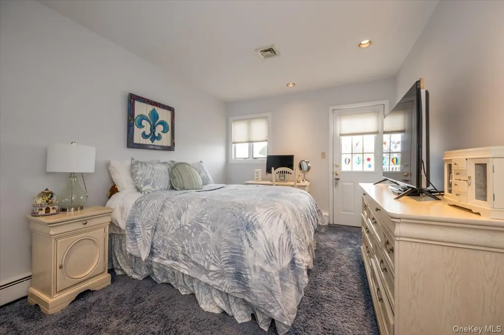 22 Willa Way Massapequa NY 11758
