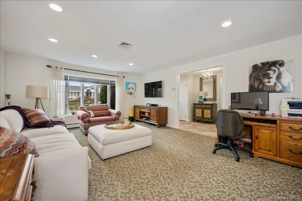22 Willa Way Massapequa NY 11758