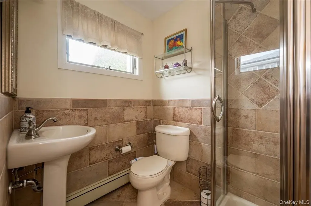 22 Willa Way Massapequa NY 11758