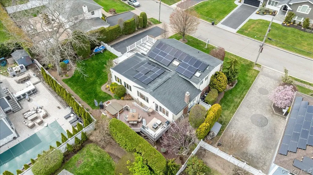 22 Willa Way Massapequa NY 11758