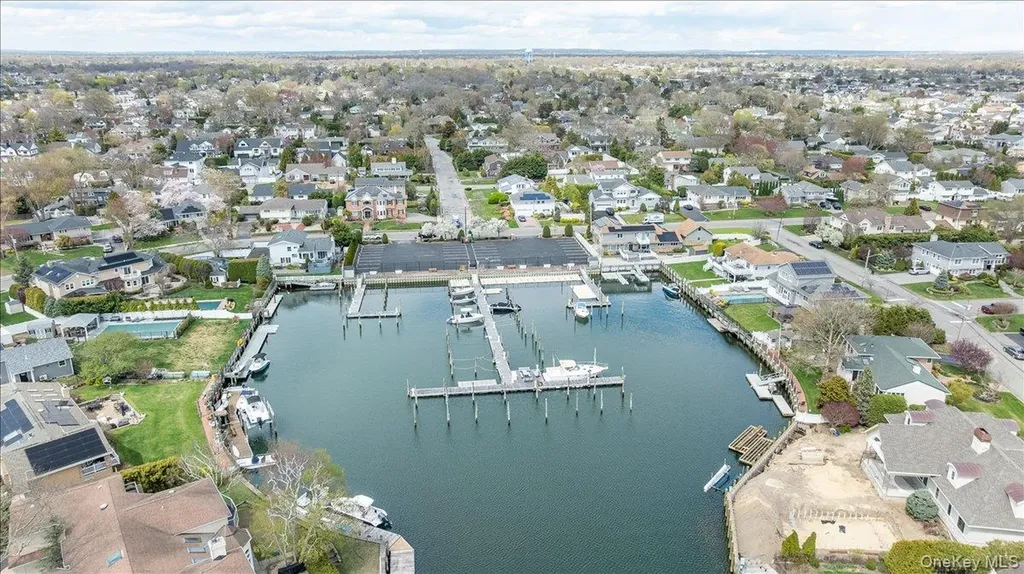 22 Willa Way Massapequa NY 11758