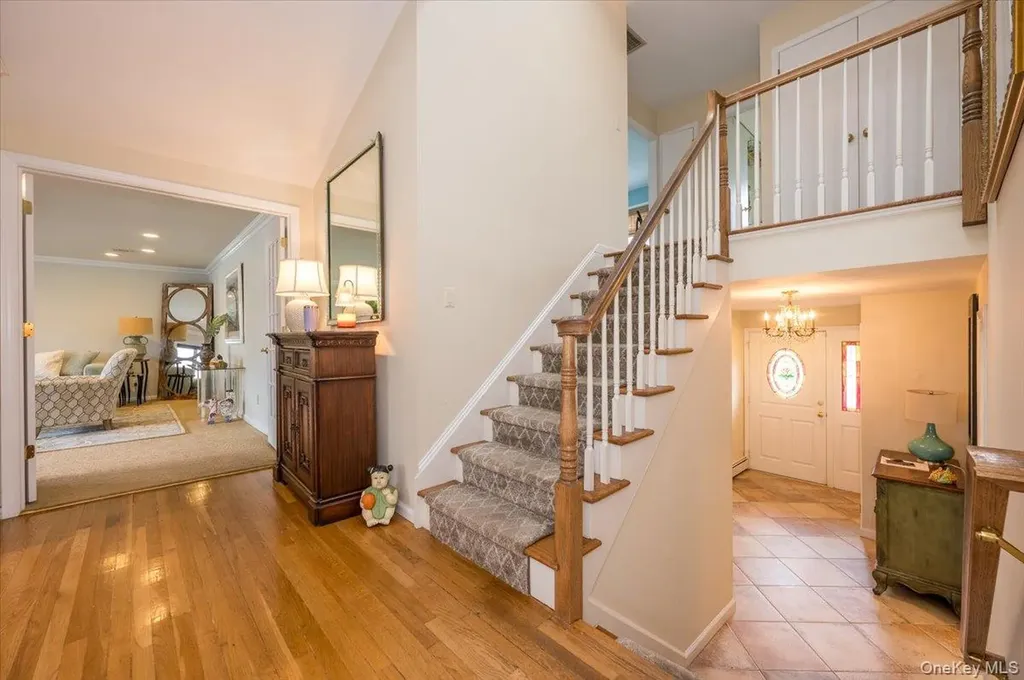 22 Willa Way Massapequa NY 11758