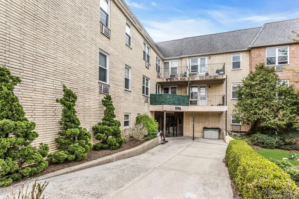 596 Broadway Lynbrook NY 11563