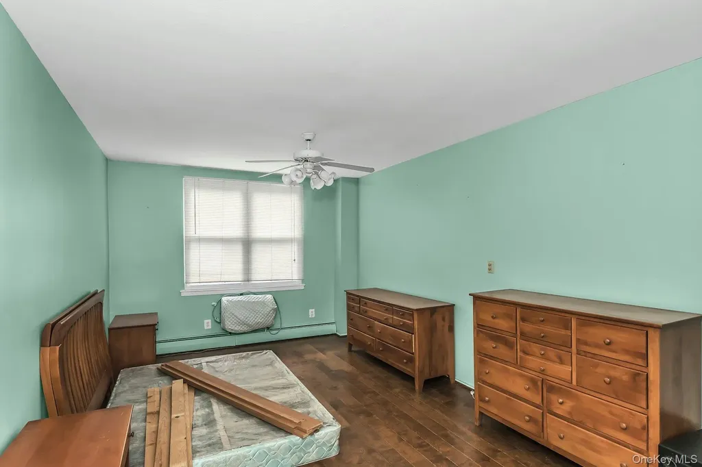 596 Broadway Lynbrook NY 11563