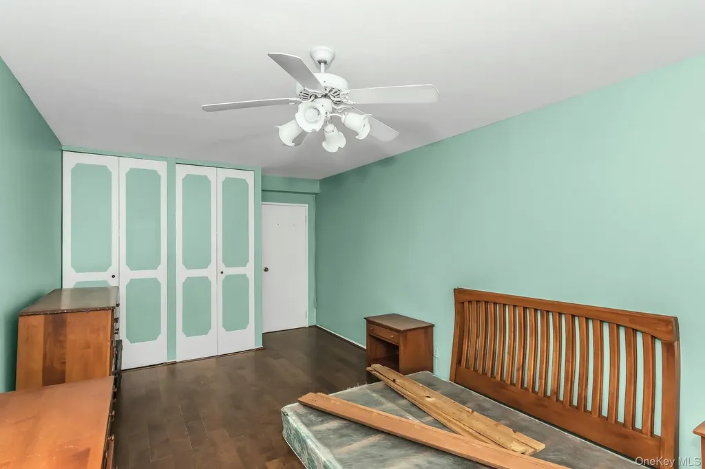 596 Broadway Lynbrook NY 11563