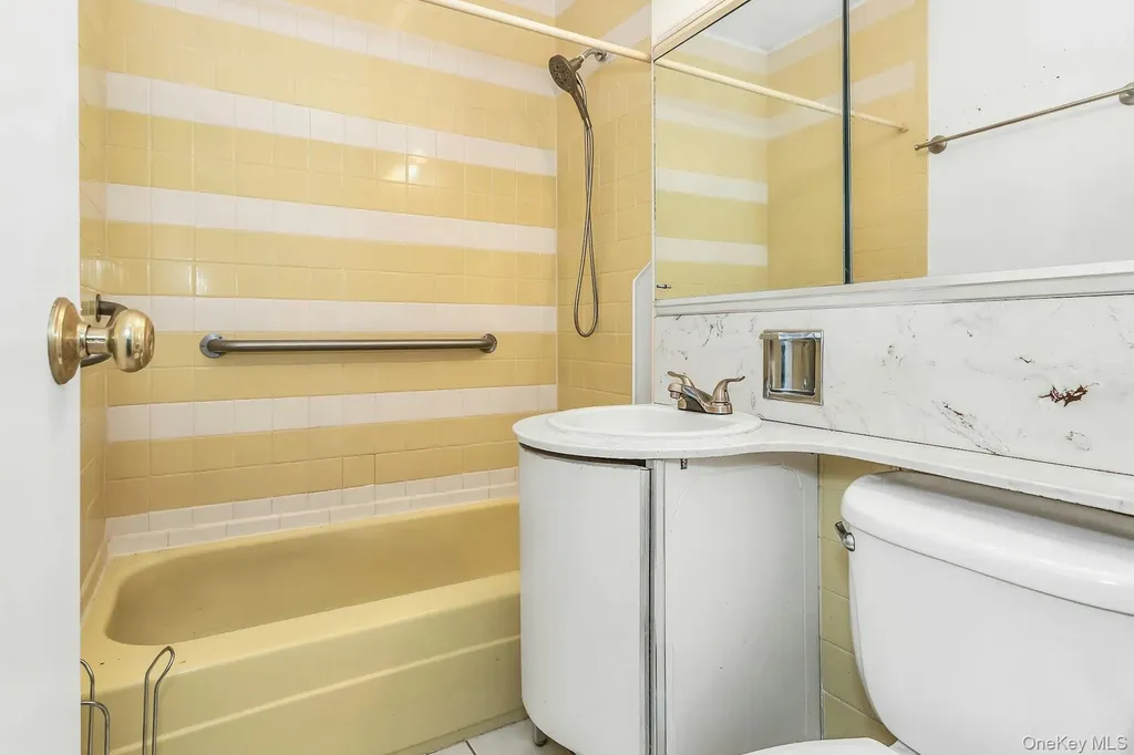 596 Broadway Lynbrook NY 11563