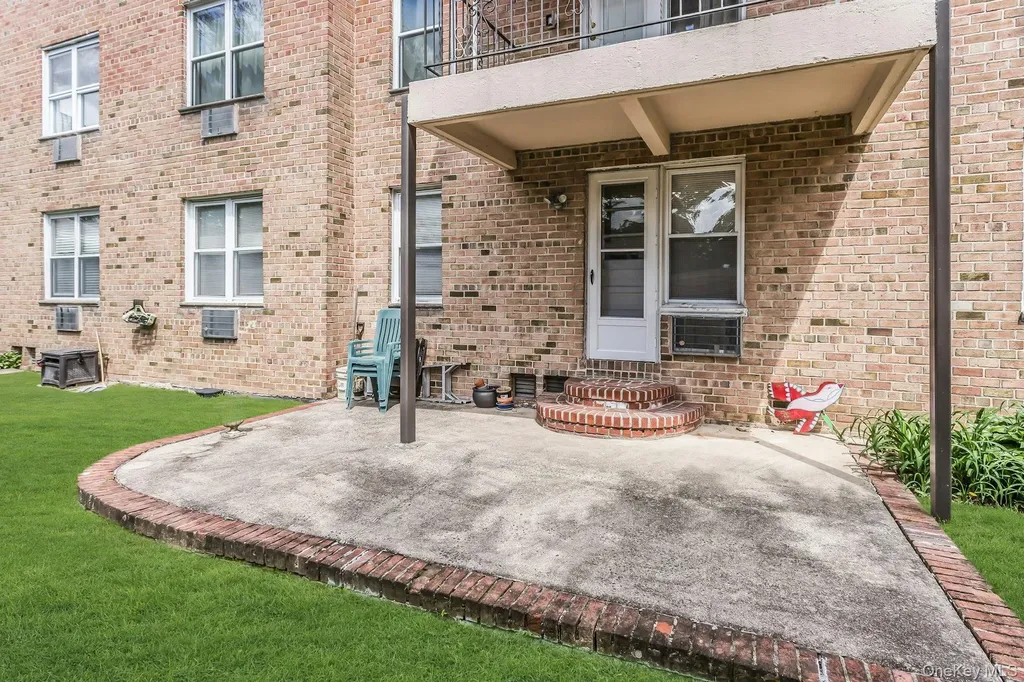 596 Broadway Lynbrook NY 11563