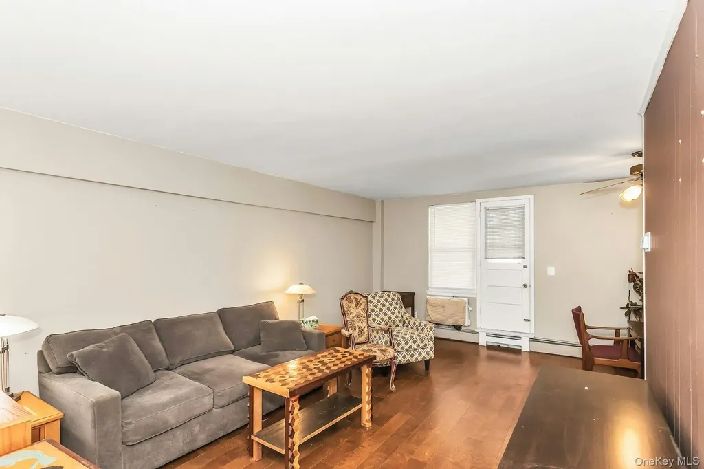 596 Broadway Lynbrook NY 11563