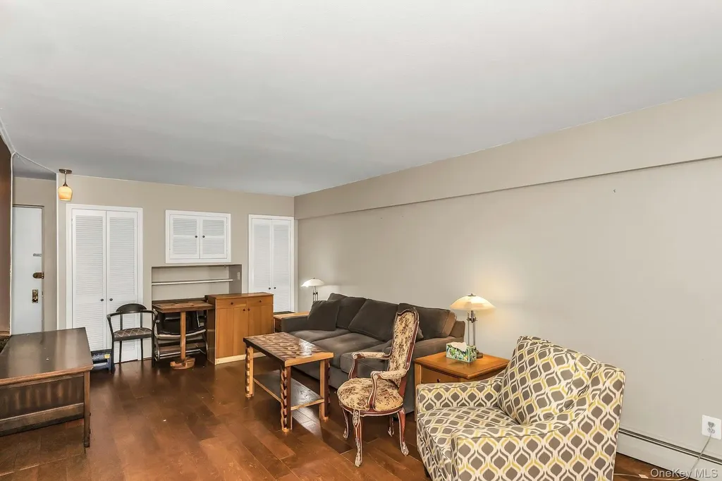 596 Broadway Lynbrook NY 11563
