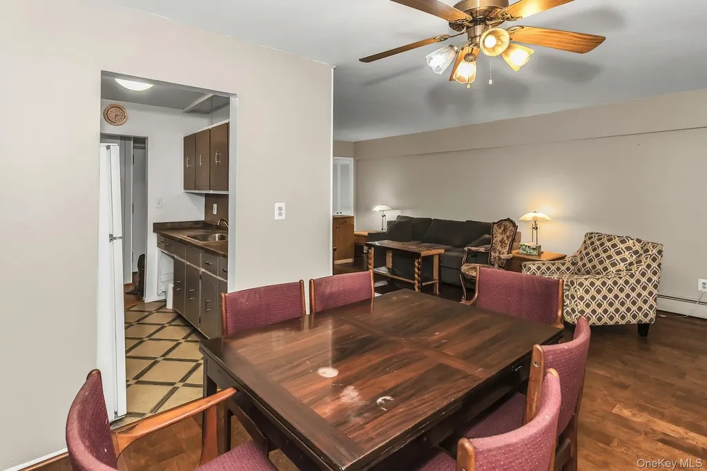 596 Broadway Lynbrook NY 11563