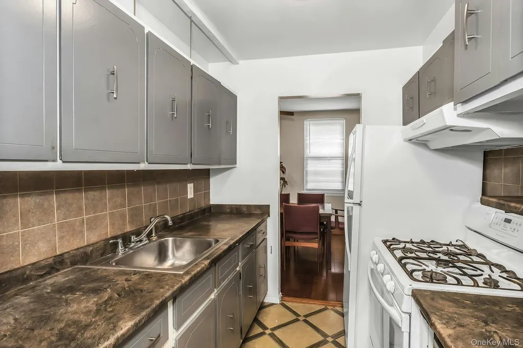 596 Broadway Lynbrook NY 11563