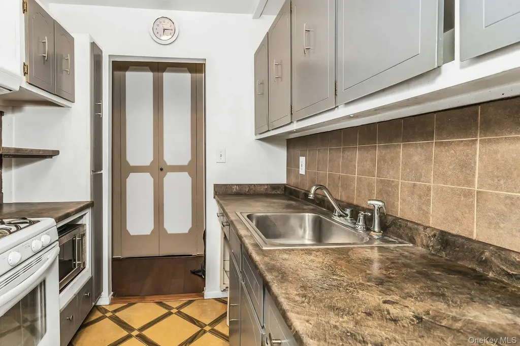 596 Broadway Lynbrook NY 11563