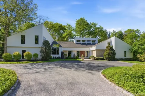 93 Hoaglands Lane Old Brookville NY 11545