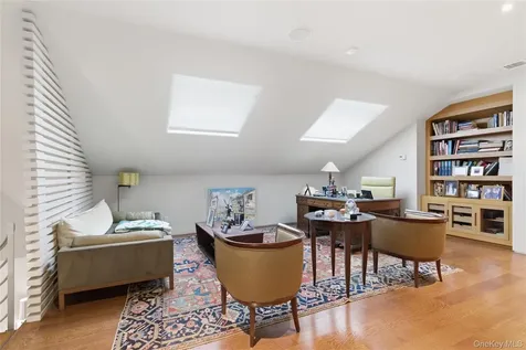 93 Hoaglands Lane Old Brookville NY 11545