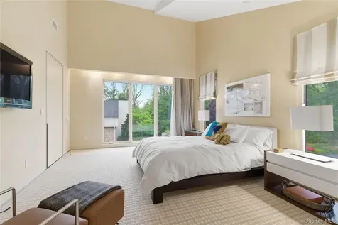 93 Hoaglands Lane Old Brookville NY 11545