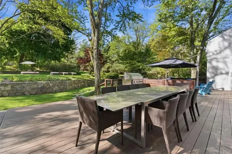 93 Hoaglands Lane Old Brookville NY 11545