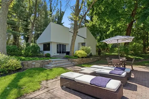 93 Hoaglands Lane Old Brookville NY 11545