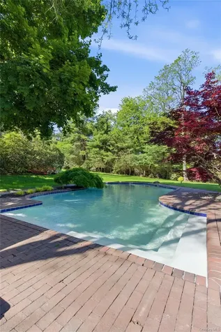 93 Hoaglands Lane Old Brookville NY 11545