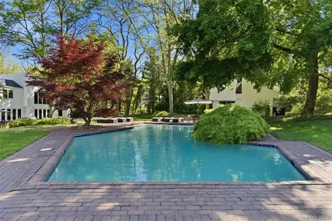 93 Hoaglands Lane Old Brookville NY 11545