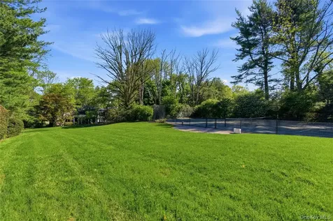 93 Hoaglands Lane Old Brookville NY 11545