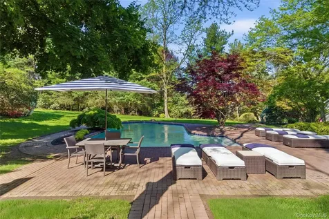 93 Hoaglands Lane Old Brookville NY 11545