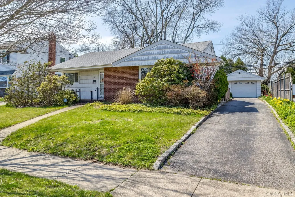36 Seitz Drive Bethpage NY 11714