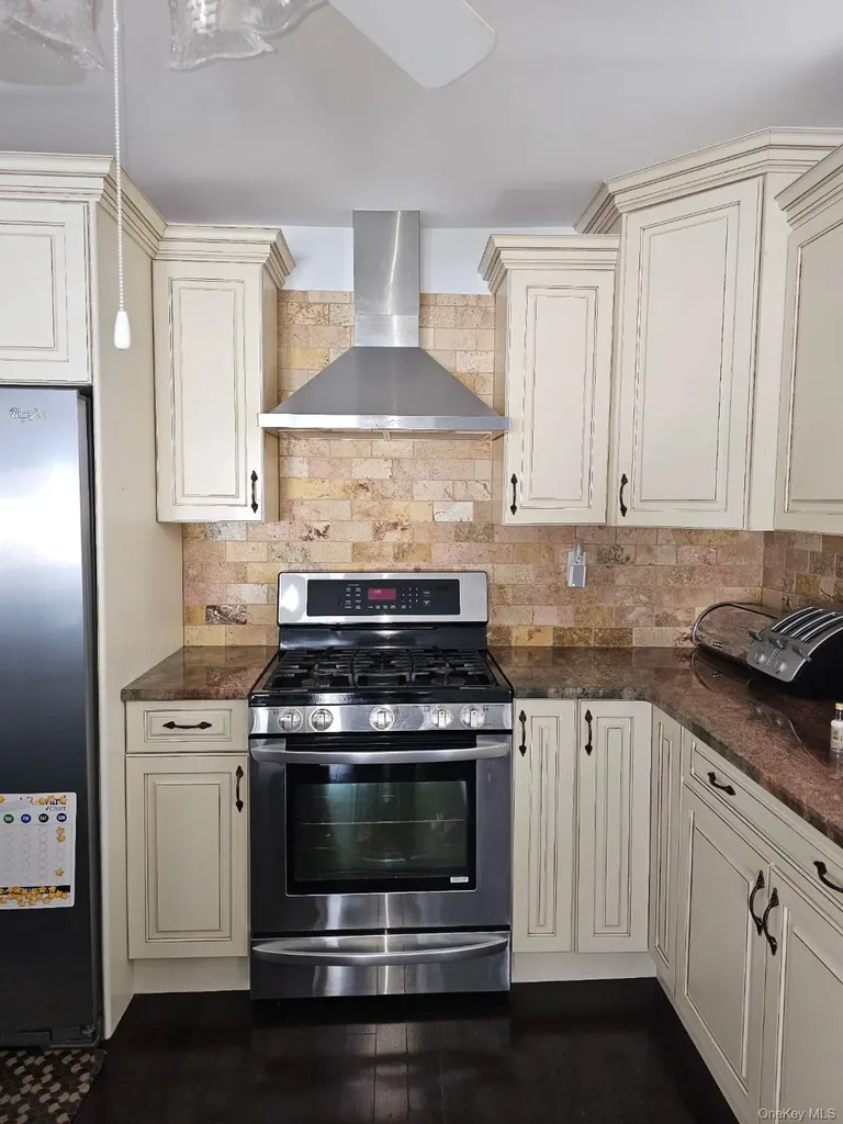 16207 85th Street Howard Beach NY 11414