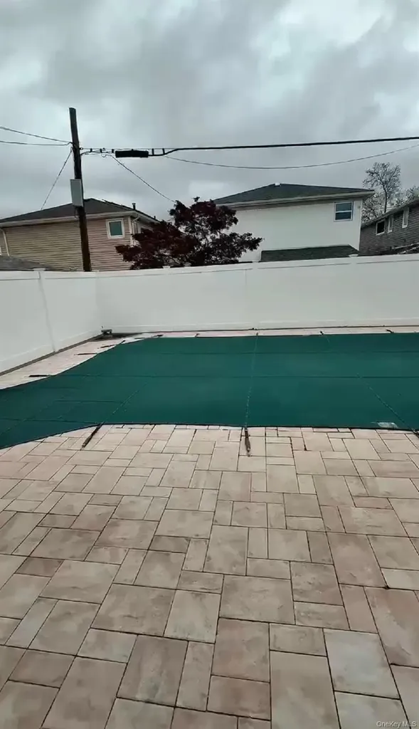 16207 85th Street Howard Beach NY 11414