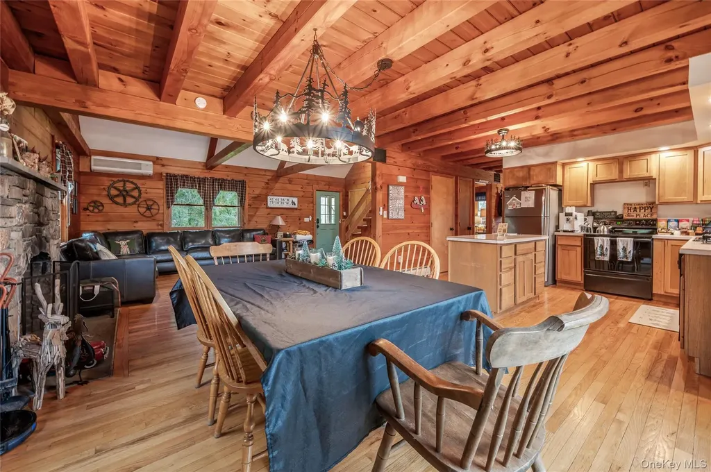 42 Browning Road Hyde Park NY 12538