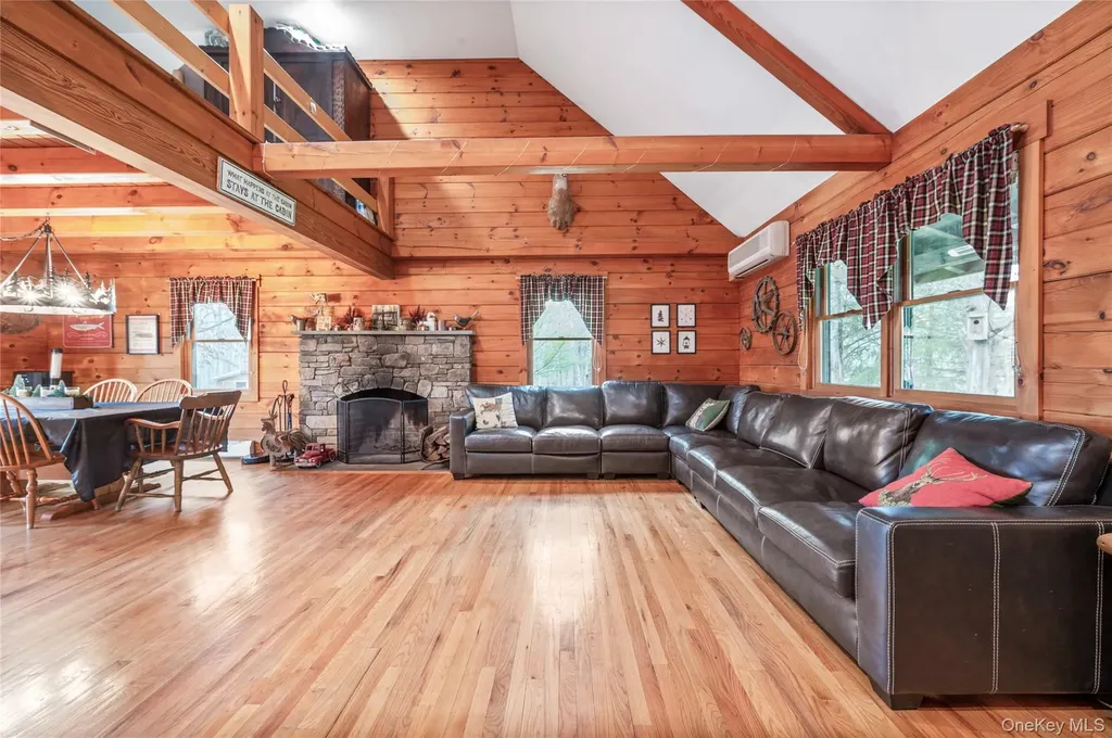 42 Browning Road Hyde Park NY 12538