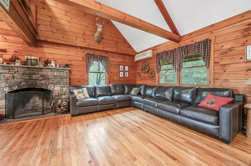 42 Browning Road Hyde Park NY 12538