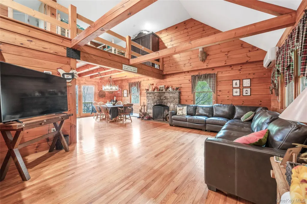42 Browning Road Hyde Park NY 12538