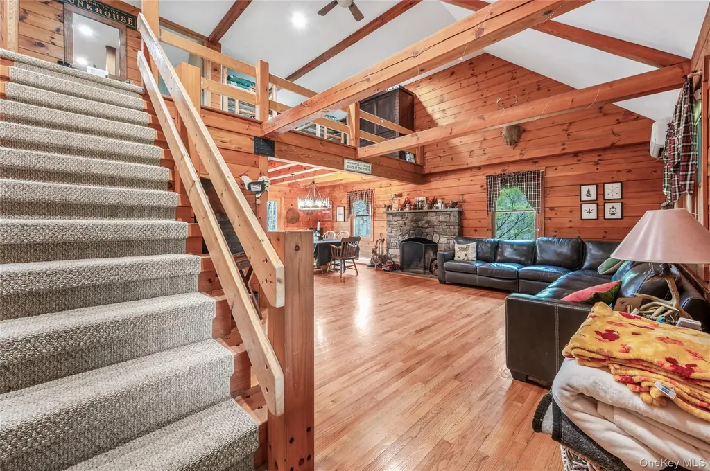 42 Browning Road Hyde Park NY 12538