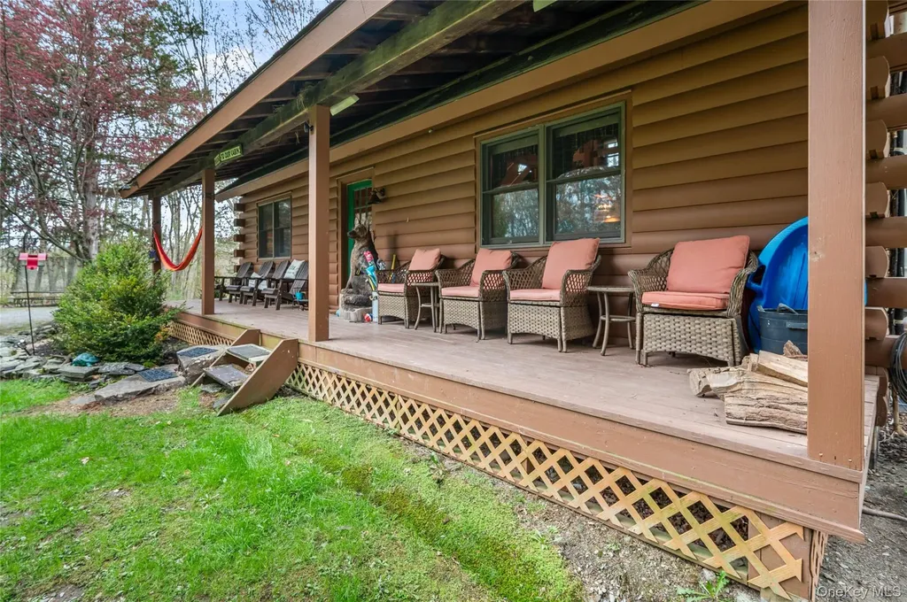 42 Browning Road Hyde Park NY 12538