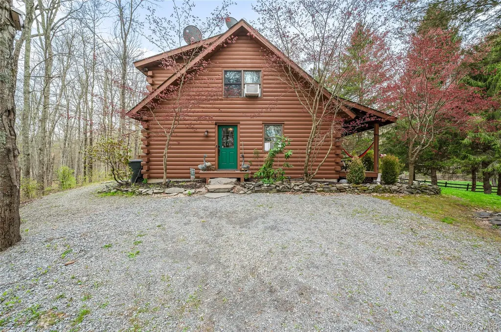 42 Browning Road Hyde Park NY 12538