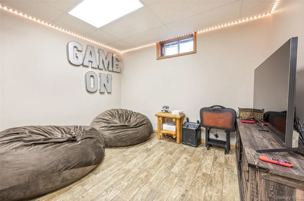 42 Browning Road Hyde Park NY 12538