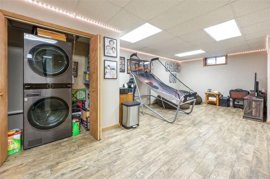42 Browning Road Hyde Park NY 12538