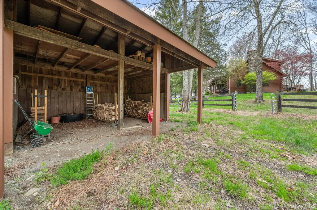 42 Browning Road Hyde Park NY 12538