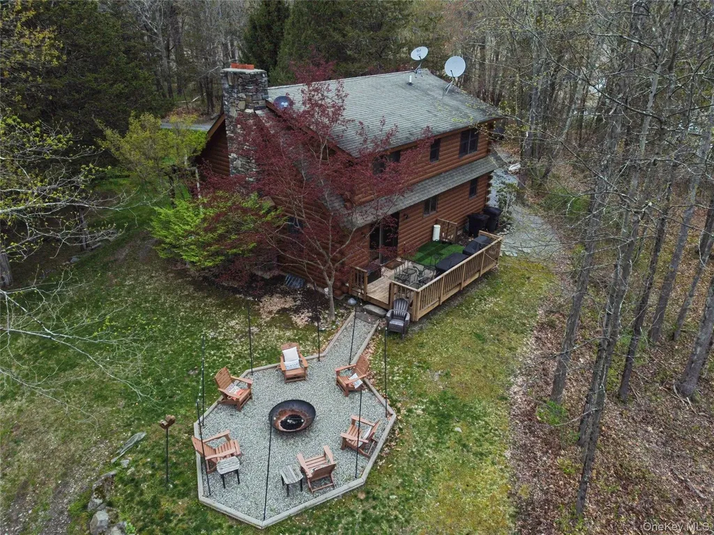 42 Browning Road Hyde Park NY 12538