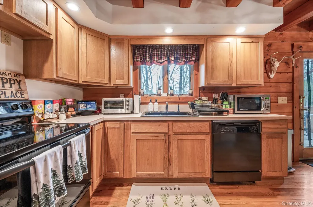 42 Browning Road Hyde Park NY 12538