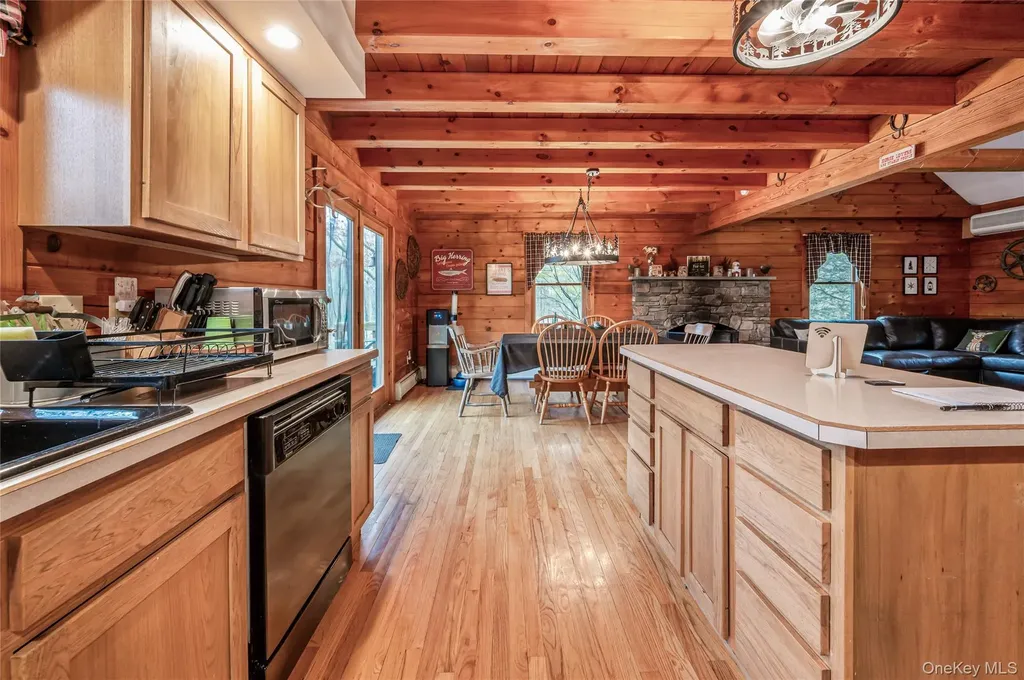 42 Browning Road Hyde Park NY 12538