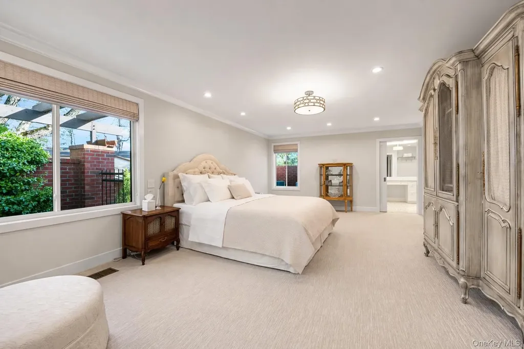 115 Eagles Crescent Manhasset NY 11030