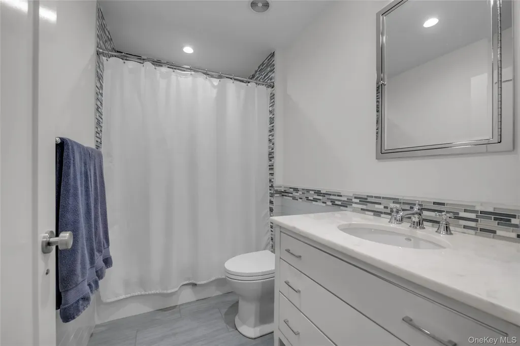 115 Eagles Crescent Manhasset NY 11030