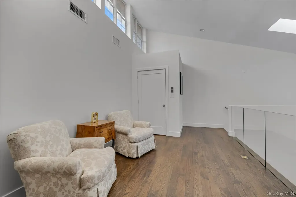115 Eagles Crescent Manhasset NY 11030
