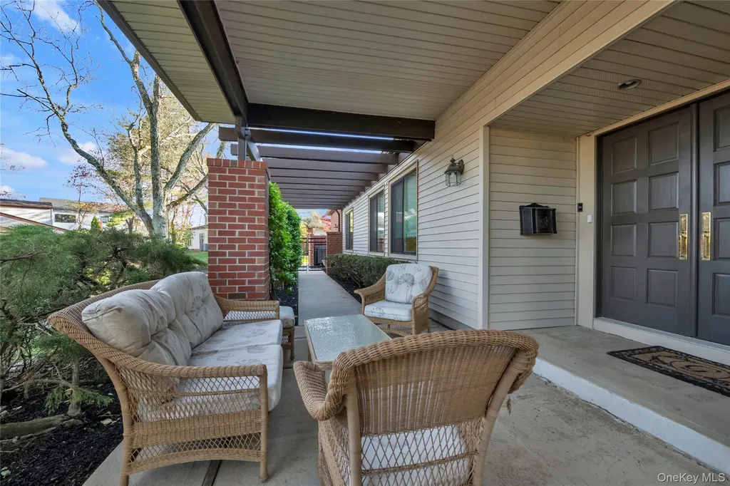 115 Eagles Crescent Manhasset NY 11030